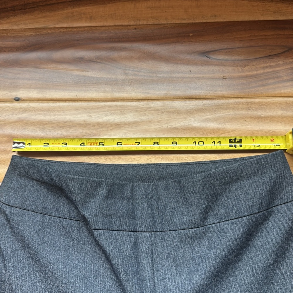 Chico’s Cropped Gray Trousers - Picture 4 of 8